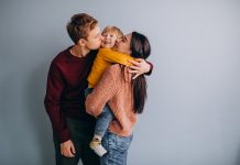 Părinţii copiilor cu boli cronice vor beneficia de zile libere plătite pe durata pandemiei