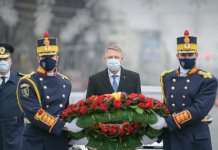 Depunerea unei coroane de flori în memoria victimelor Revoluției din Decembrie 1989