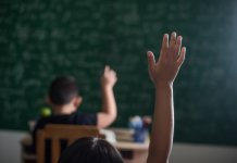 Proiect USR în Parlament: orele profesorilor implicaţi în programul „Școală după Școală”, plătite din bugetele locale