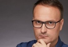 Procurorii Parchetului Judecătoriei Sectorului 4 au început urmărirea penală in rem pentru incitare la ură sau discriminare în cazul discuţiilor lui Alexandru Cumpănaşu cu tinerii care îl urmăresc TikTok