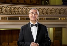 Profesorul şi violoncelistul Marin Cazacu a primit ordinul „Meritul Cultural” în numele Centrului Naţional de Artă „Tinerimea Română”