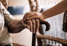 O ţară care nu-şi respectă bătrânii este o ţară fără viitor