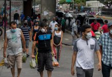 Un primar din Venezuela a început să marcheze casele persoanelor bolnave de COVID-19