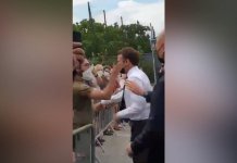 Emmanuel Macron, pălmuit în timpul unei băi de mulțime Aa Conexiunea la Internet a fost restabilită.