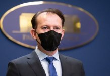 Declaraţii susținute de premierul Florin Cîţu, la Centrul de vaccinare drive-thru amenajat în Piața Libertății din Baia Mare