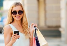 1 din 2 comenzi online de haine in Romania este realizata de pe un telefon mobil