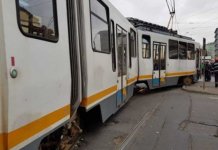 Un tramvai s-a rupt pe șine și a deraiat în apropierea stației Petre Ispirescu