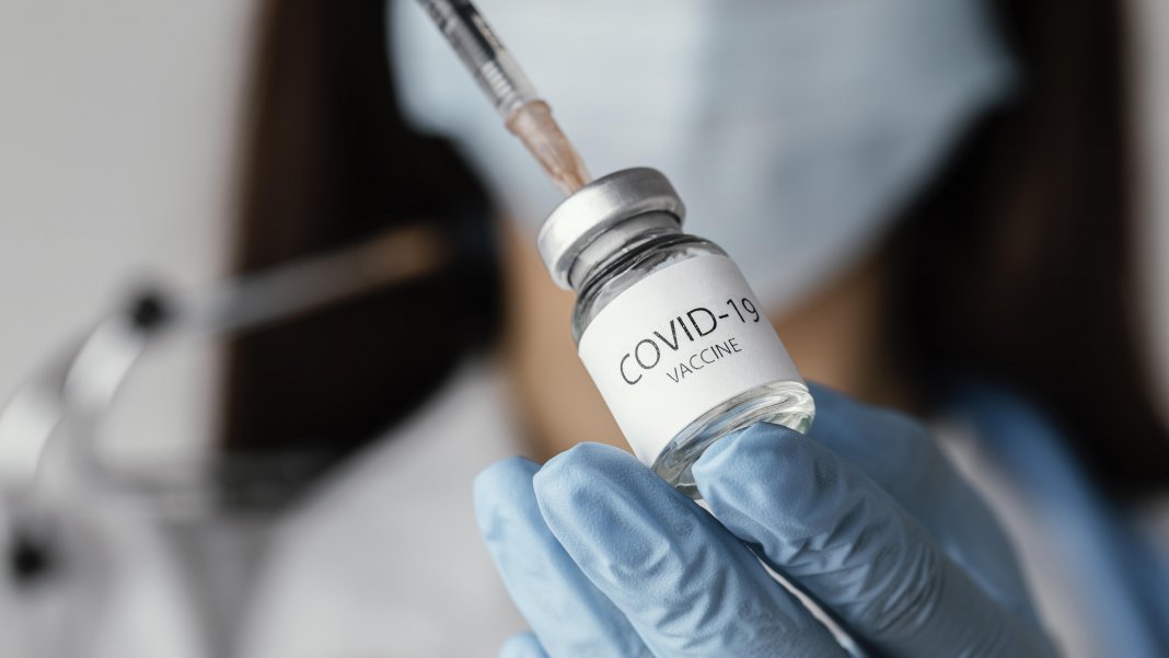 doctor-preparing-covid-19-vaccine