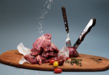 Studiu Obor21.ro: Jumatate dintre romani consuma zilnic carne si preparate din carne 75% sunt dispusi sa plateasca mai mult pentru carnea de la tara