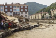 Furtuna in Turcia- Cinci oameni au murit și 63 au fost răniți