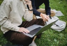 Sondaj BestJobs: 6 din 10 angajați români speră ca 2022 să fie un an mai bun la job