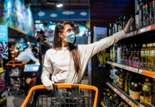 Sondaj global PwC: 61% dintre consumatori sunt optimiști cu privire la viitor. Cumpărăturile în magazinele fizice au revenit la nivelurile pre pandemice