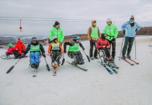 Premieră: Primii monitori de schi cu dizabilități motorii din România vor învăța alte persoane cu dizabilități să schieze la Poiana Brașov