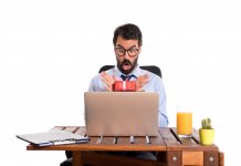 Sondaj BestJobs de Valentine’s Day: Un sfert dintre angajații români și-au găsit în ultimii 2 ani perechea printre colegii de muncă