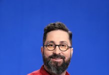 Cum transformăm o criză?, un reportaj de Paul Angelescu și Cosmin Savu, duminică, la România, te iubesc!