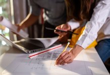 PwC NextGen 2022: 61% dintre antreprenori au planuri de succesiune, dar acum sunt mai puțin dispuși să renunțe la controlul companiilor decât înaintea pandemiei