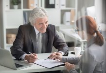 PwC – Băncile, asigurătorii și fintech-urile cheltuiesc până la 2,5% din veniturile lor anuale pentru prevenirea fraudelor financiare. Cât de eficiente sunt aceste investiții?
