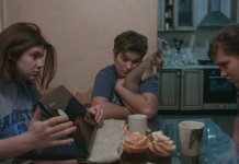 „Pământul e albastru ca o portocală” – 19 premii, 17 nominalizări internaţionale