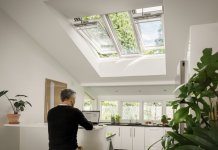 Studiu VELUX: 40% dintre angajatii care lucreaza la distanta si-au imbunatatit spatiul dedicat biroului de acasa