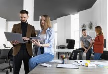 BestJobs: Angajatii romani nu se tem de integrarea refugiatilor ucraineni pe piata muncii din Romania. Aproape jumatate dintre ei ar fi deschisi sa ii aiba colegi