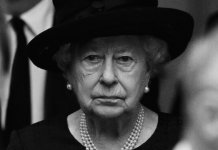 Regina Elisabeta a II-a a Marii Britanii a murit