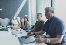Peste 40% dintre managerii IT consideră că liderii lor nu acordă suficientă importanță inteligenței artificiale