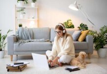 Bestjobs: Lucrul de acasa, tot mai cautat la final de an. Pozitiile remote au atras peste 150.000 de aplicari doar in noiembrie, reprezentand si o oportunitate pentru candidatii care doresc sa-si suplimenteze veniturile cu doua joburi simultan