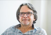 Frank Spotnitz, scenaristul serialului Dosarele X, vine în România