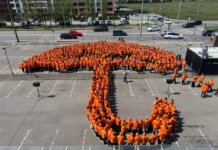 NN Romania a atins recordul GUINNESS WORLD RECORDS™️ pentru cea mai mare imagine a unei umbrele formate din oameni