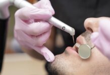 RAPORT 8 din 10 romani isi pierd dintii de la 40 ani. Cat cheltuiesc la dentist