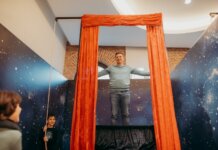 Magia nu intră în vacanță: Expoziția „ABRACADABRA” te așteaptă zilnic la ARCUB – Hanul Gabroveni